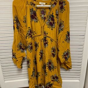 Umgee super cute shift dress with hole detail